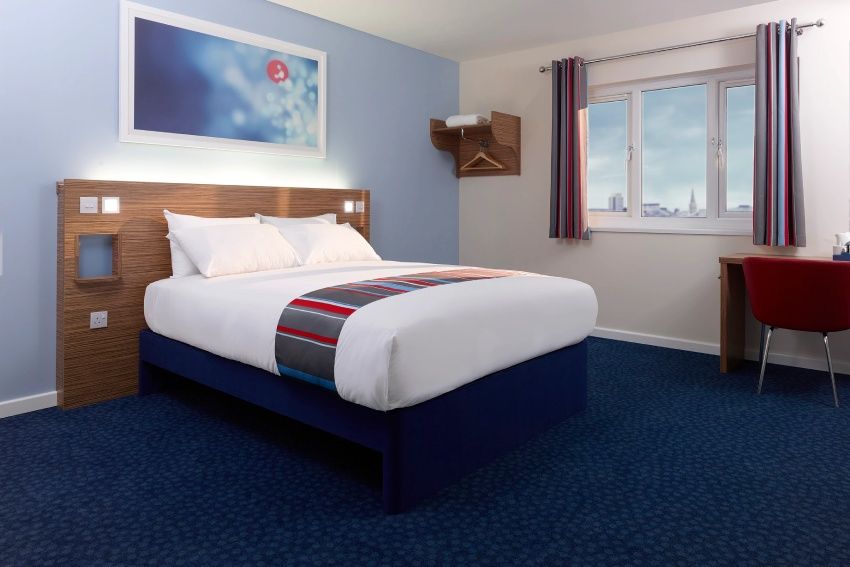 Travelodge room